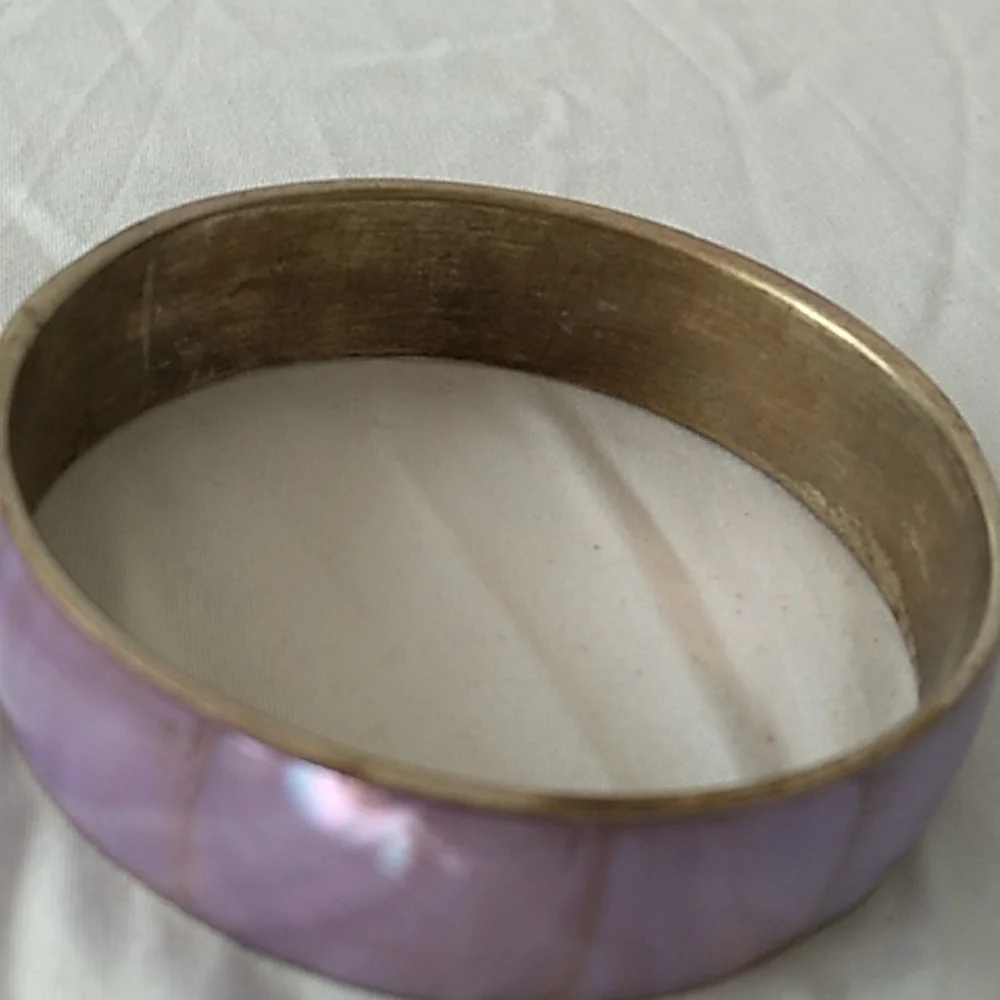 Vintage brass bangle with purple mother of pearl inlay - Picture 3 of 7